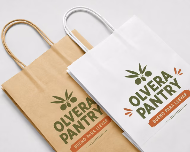 Bolsas de papel kraft personalizadas con impresión personalizada de la marca ficticia OLVERA PANTRY
