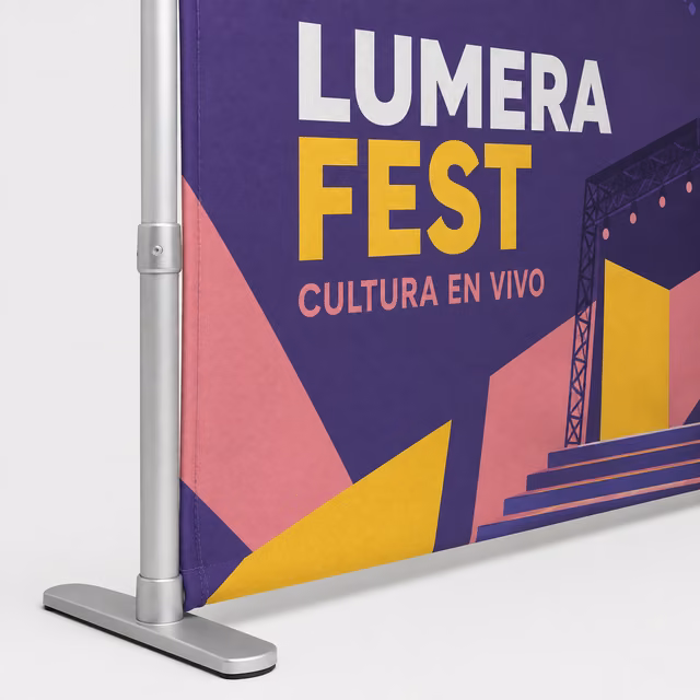 Photocall extensible con impresión personalizada de la marca ficticia LUMERA FEST