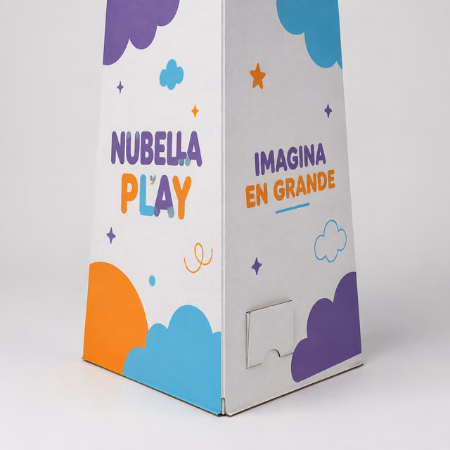Tótem de cartón con impresión personalizada de la marca ficticia NUBELLA PLAY