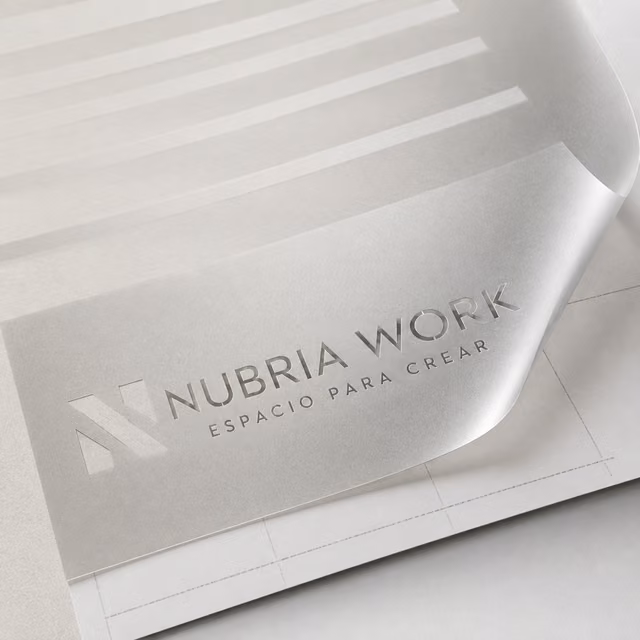 Vinilo efecto ácido con impresión personalizada de la marca ficticia NUBRIA WORK