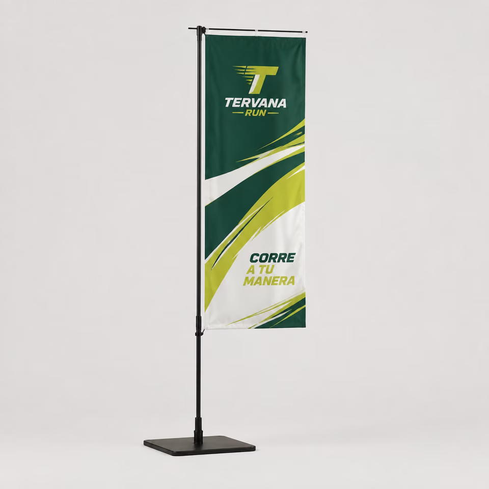 Bandera rectangular con mástil con impresión personalizada de la marca ficticia TERVANA RUN