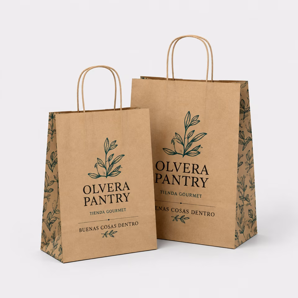 Bolsas de papel kraft personalizadas con impresión personalizada de la marca ficticia OLVERA PANTRY