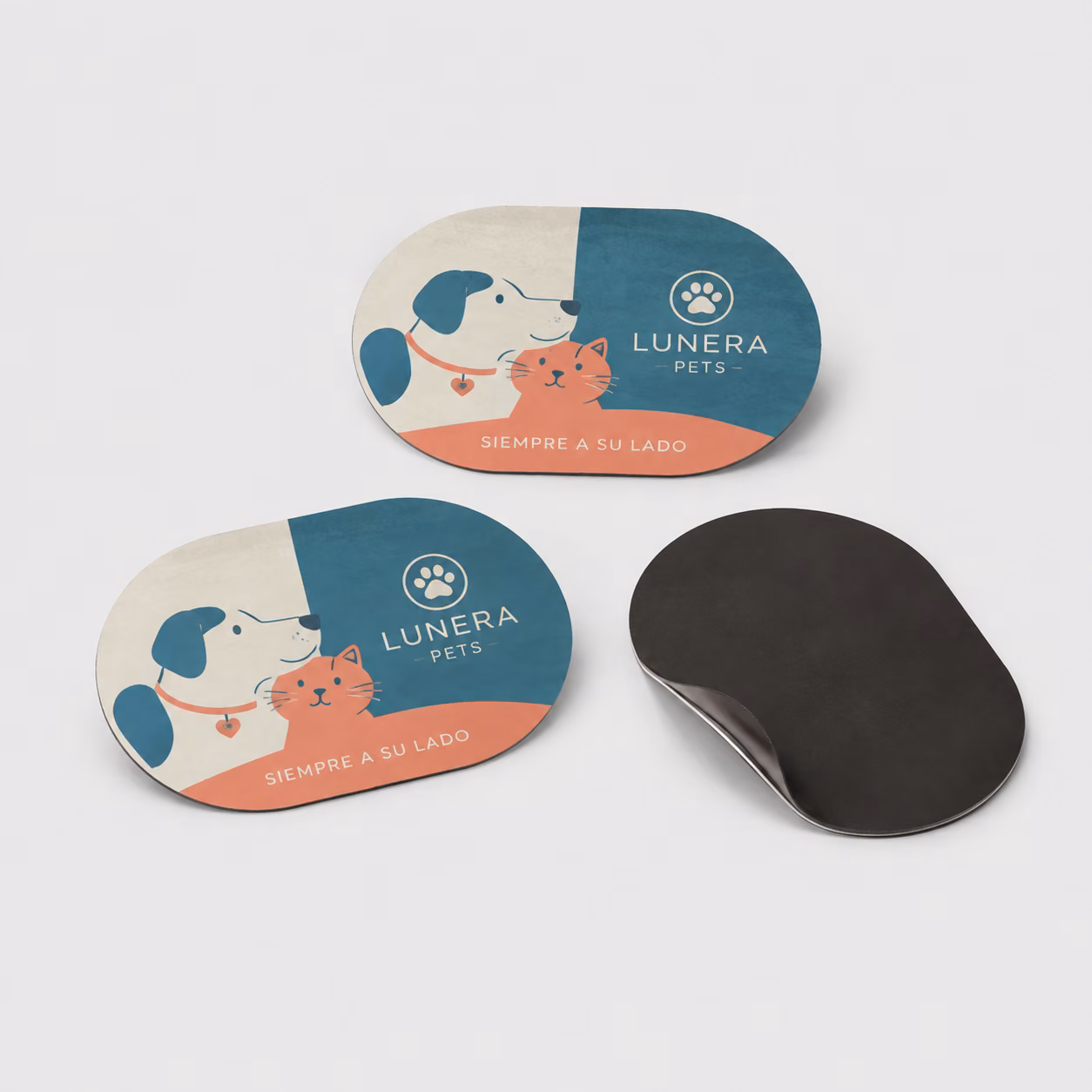 Imanes publicitarios con impresión personalizada de la marca ficticia LUNERA PETS