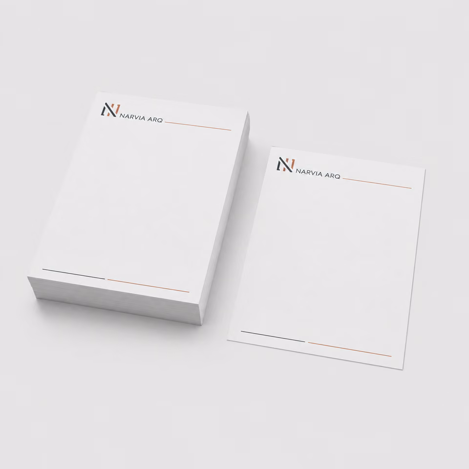 Papel membretado con impresión personalizada de la marca ficticia NARVIA ARQ