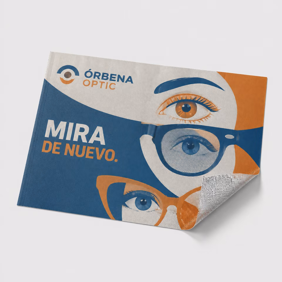 Vinilo microperforado con impresión personalizada de la marca ficticia ÓRBENA OPTIC